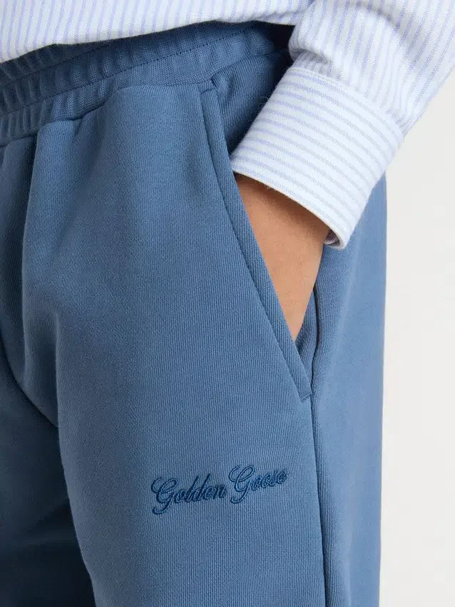 Pantalones deportivos azules para niños con bordado