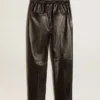 Pantalones deportivos negros de piel napa con cremallera en la parte inferior