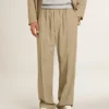 Pantalones deportivos para hombre color travertino