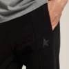 Pantalones joggers negros para hombre con estrella en el frente