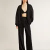 Pantalones joggers negros para mujer con estampado toile de jouy tono sobre tono