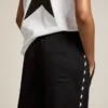 Pantalones joggers negros para mujer con estrellas blancas en los costados