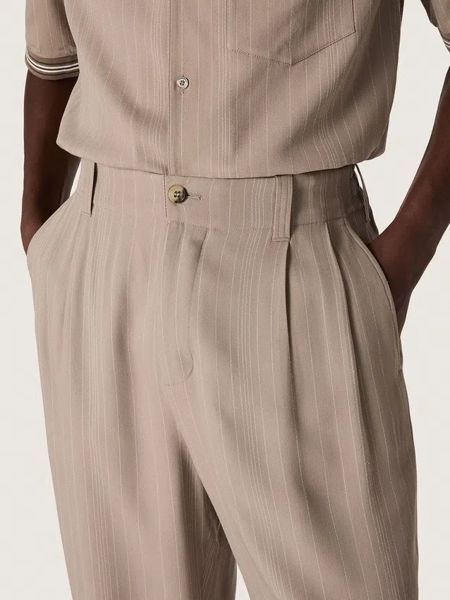 Pantalones para hombre en mezcla de lana gris con motivo de rayas finas