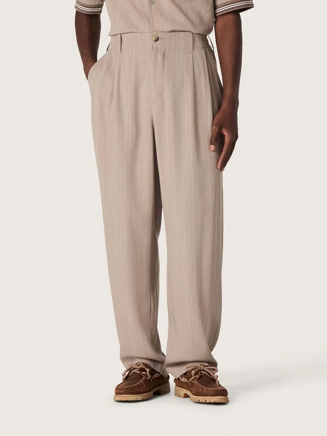 Pantalones para hombre en mezcla de lana gris con motivo de rayas finas