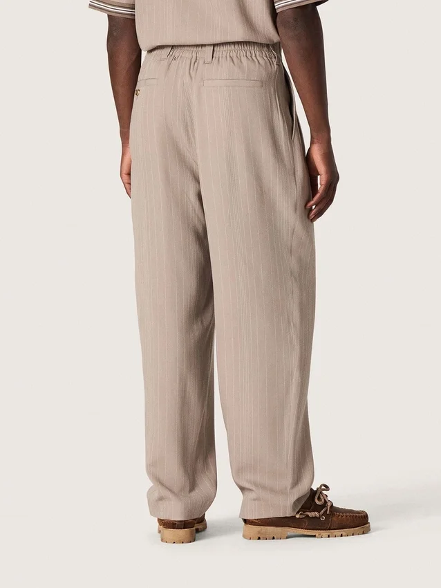 Pantalones para hombre en mezcla de lana gris con motivo de rayas finas