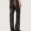 Pantalones para mujer en napa color burdeos oscuro con acabado vintage