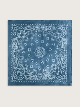 Pañuelo de la Golden Collection en azul denim con diseño de paisley