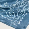 Pañuelo de la Golden Collection en azul denim con diseño de paisley
