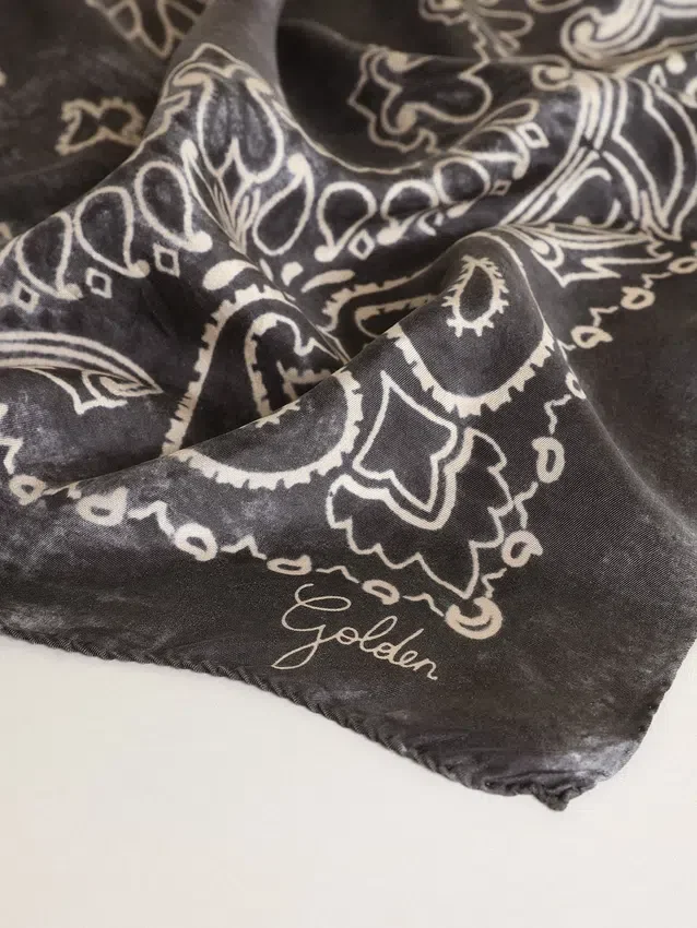 Pañuelo gris antracita con estampado de paisley