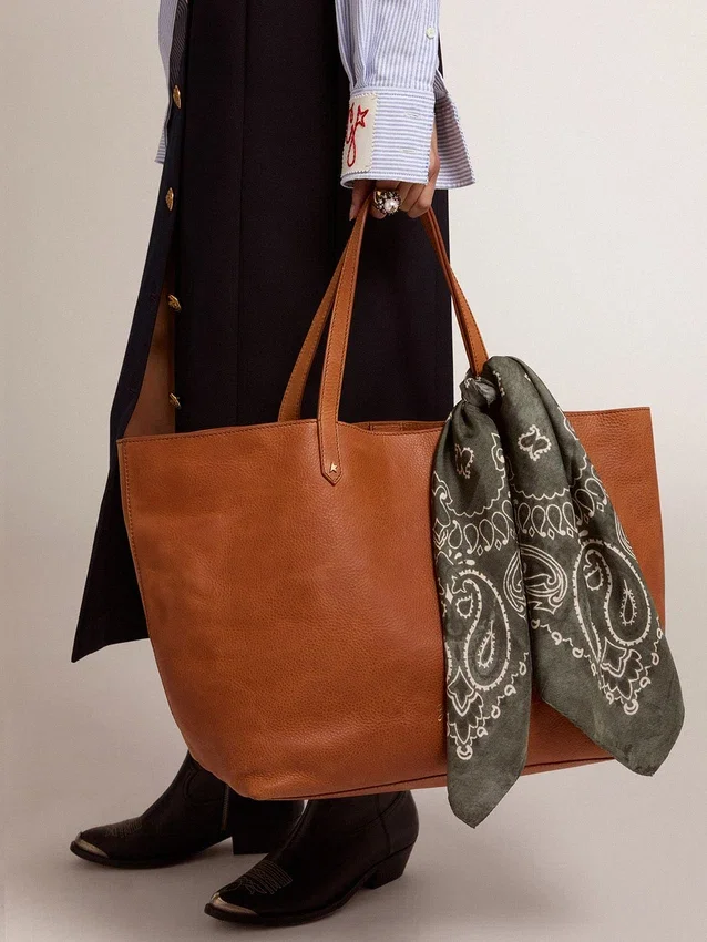 Pañuelo verde musgo con estampado de paisley