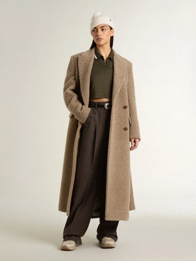 Polo corto para mujer en jersey verde militar con bordado