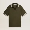 Polo de jersey verde militar para hombre con bordado