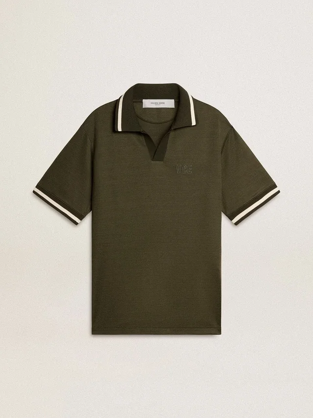 Polo de jersey verde militar para hombre con bordado
