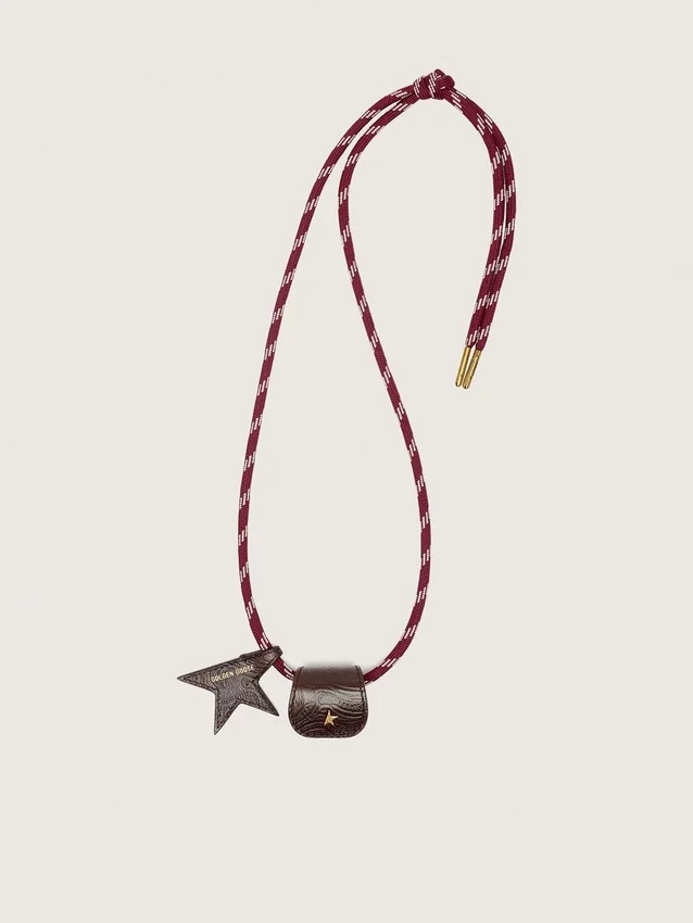 Portagafas con cordones de cuero para caminatas a rayas burdeos y blancas y dos clips florales