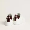 Purestar para hombre con estrella de cuero blanco y lengüeta del talón de cuero con estampado de cocodrilo color burdeos