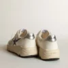 Running Sole en cuero blanco y malla con estrella de cuero laminado azul