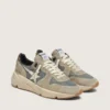 Running Sole en gamuza gris con estrella blanca y lengüeta trasera blanca