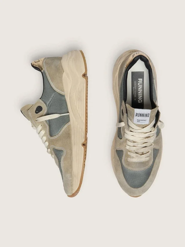Running Sole en gamuza gris con estrella blanca y lengüeta trasera blanca