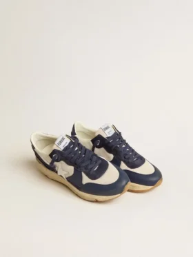 Running Sole en malla color crema y cuero azul con una estrella de cuero blanco