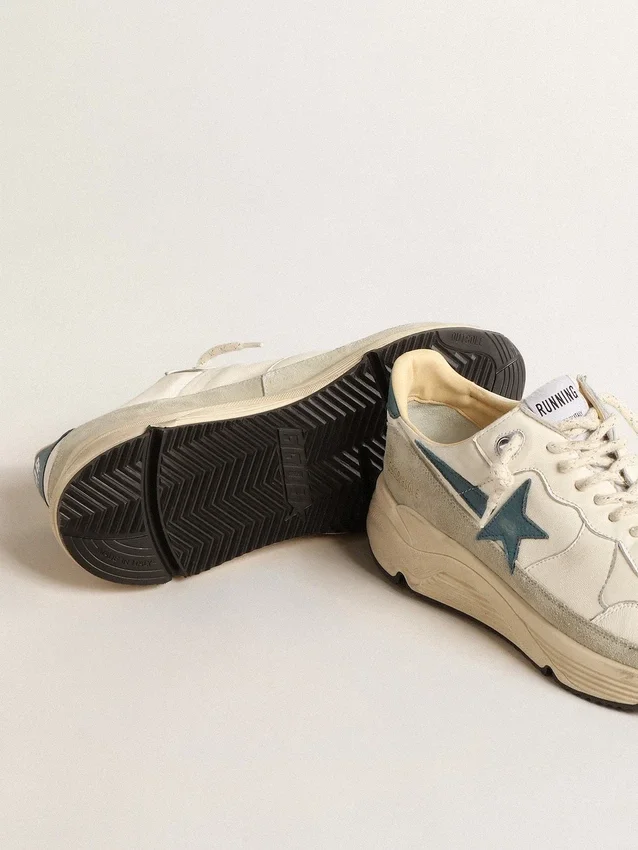 Running Sole en napa con estrella de cuero azul e inserto de gamuza