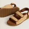 Sandalias Noa Young en rafia beige y cuero marrón