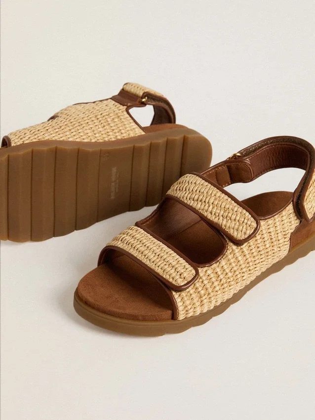 Sandalias Noa Young en rafia beige y cuero marrón