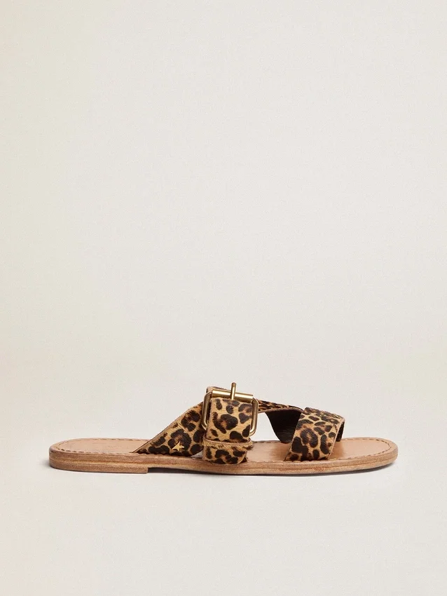Sandalias planas Margaret para mujer en piel de potro con estampado de leopardo