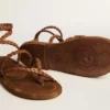 Sandalias planas Penelope para mujer en piel color tabaco con suela de gamuza