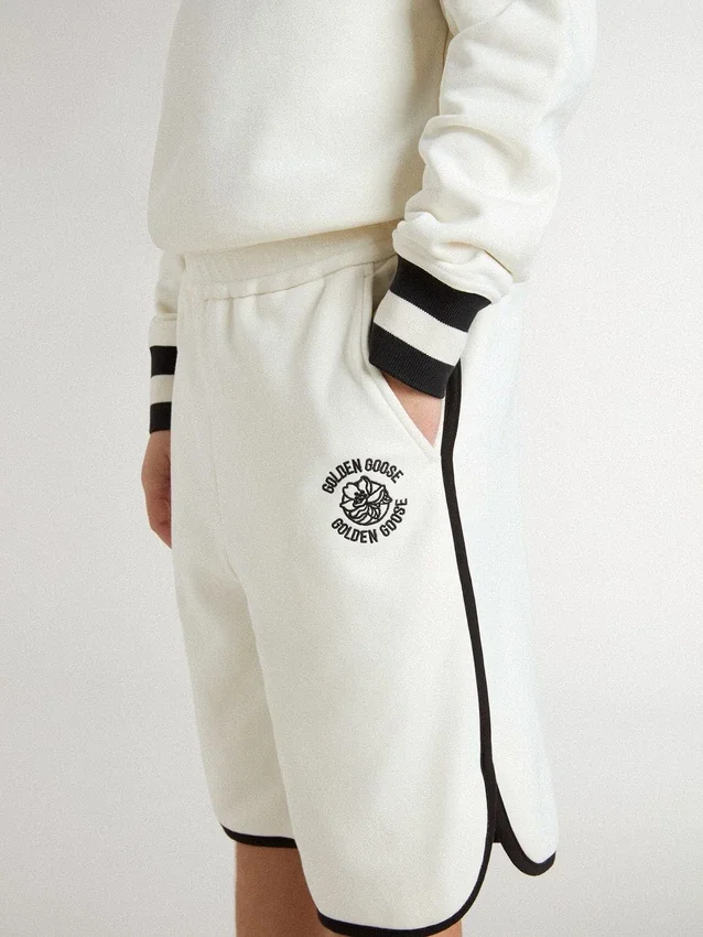 Shorts blancos para niños con logotipo bordado