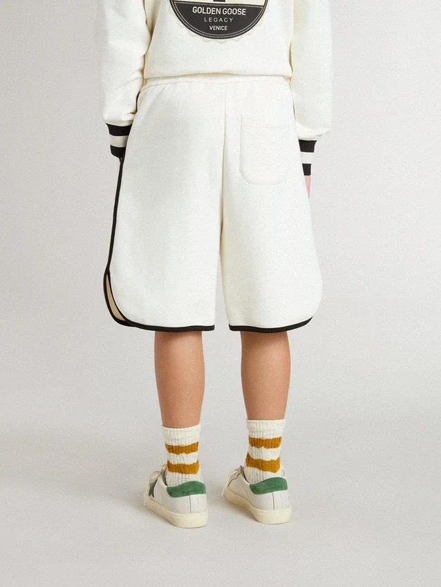 Shorts blancos para niños con logotipo bordado