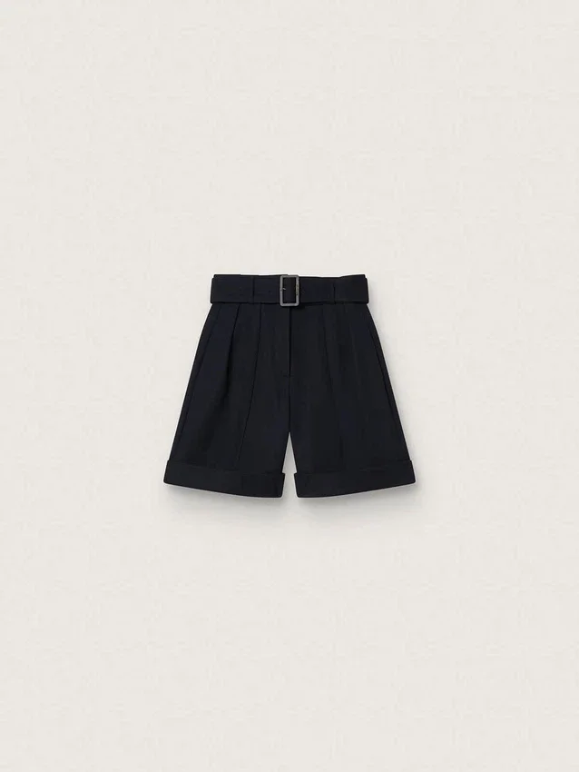 Shorts de mujer en gabardina de lana negra con cinturón