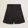 Shorts de mujer en gabardina de lana negra con cinturón