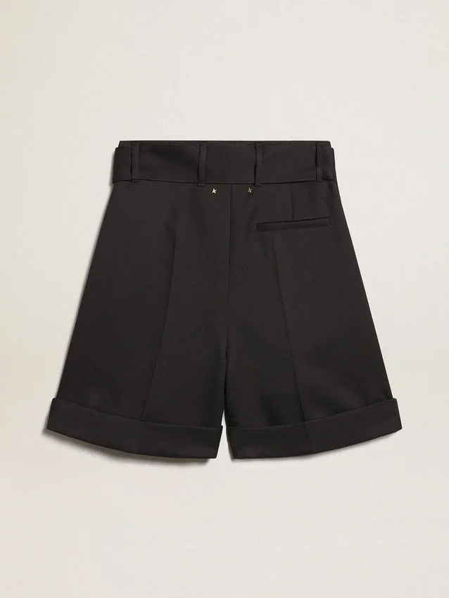 Shorts de mujer en gabardina de lana negra con cinturón
