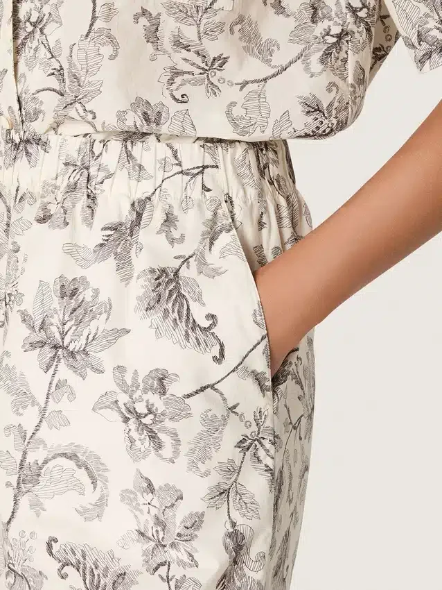 Shorts de mujer en popelín de algodón blanco y negro con estampado floral