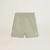 Shorts verde claro con estrella blanca