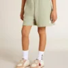 Shorts verde claro con estrella blanca