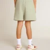 Shorts verde claro con estrella blanca