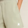 Shorts verde claro con estrella blanca