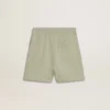 Shorts verde claro con estrella blanca