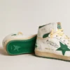 Sky-Star en cuero blanco con estrella de cuero verde