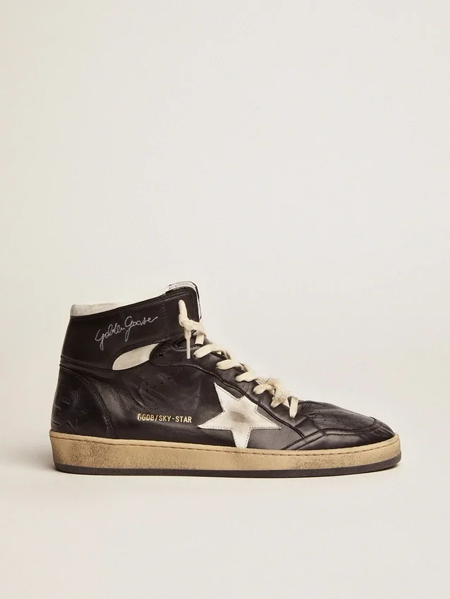 Sky-Star en cuero napa negro con estrella de cuero blanco