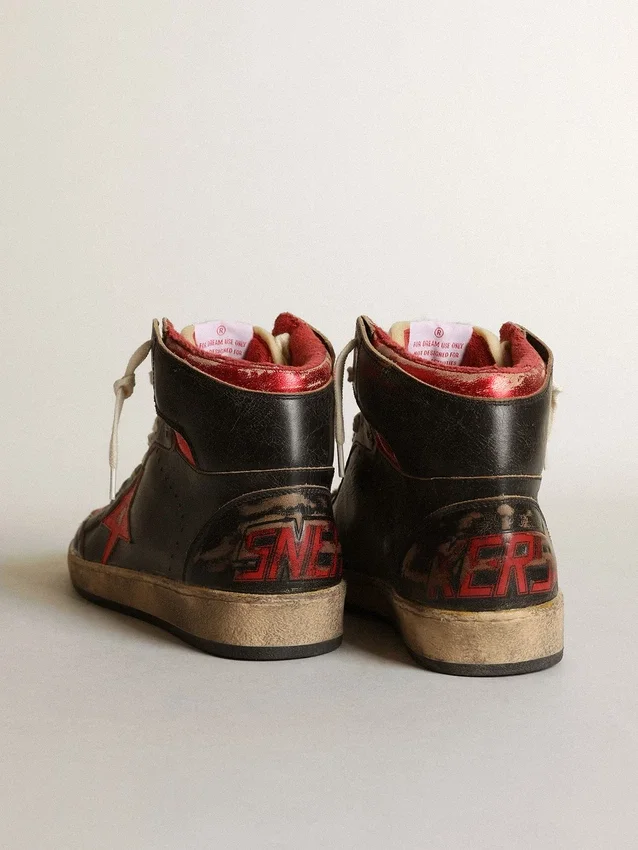 Sky-Star para hombre en cuero negro brillante con estrella roja