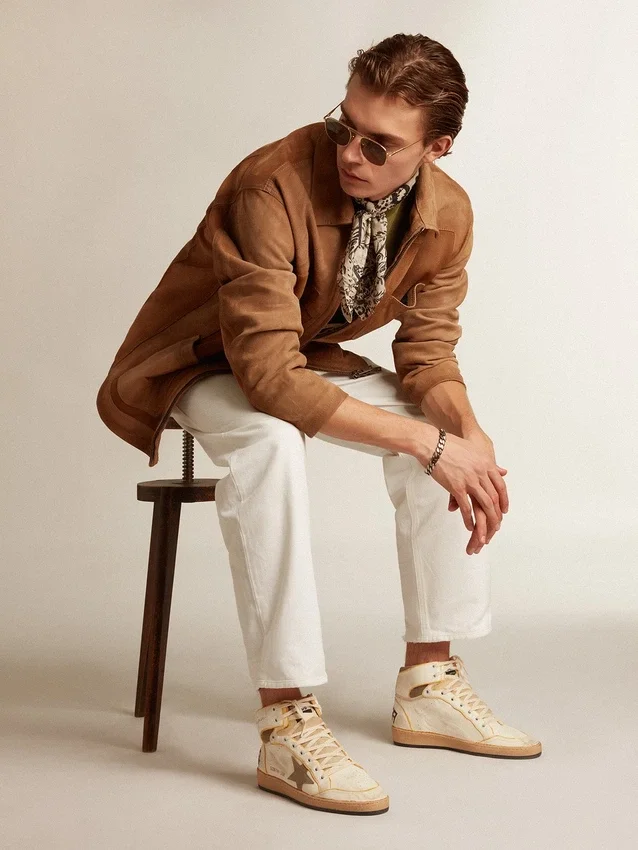Sky-Star para hombre en piel napa blanca con estrella de gamuza gris paloma