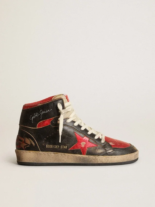 Sky-Star para mujer en cuero negro brillante con estrella roja