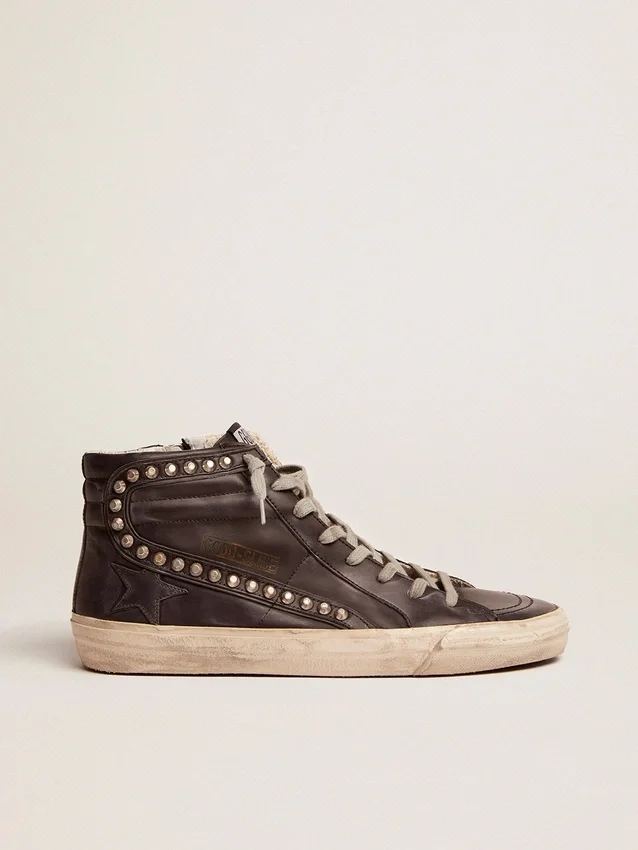 Slide para hombre negro con tachuelas