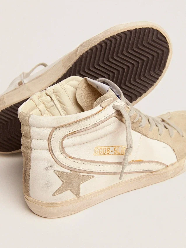 Slide para mujer con estrella de gamuza gris hielo y detalle blanco