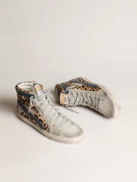 Slide para mujer en piel de potro con estampado de leopardo y estrella de cuero plateada