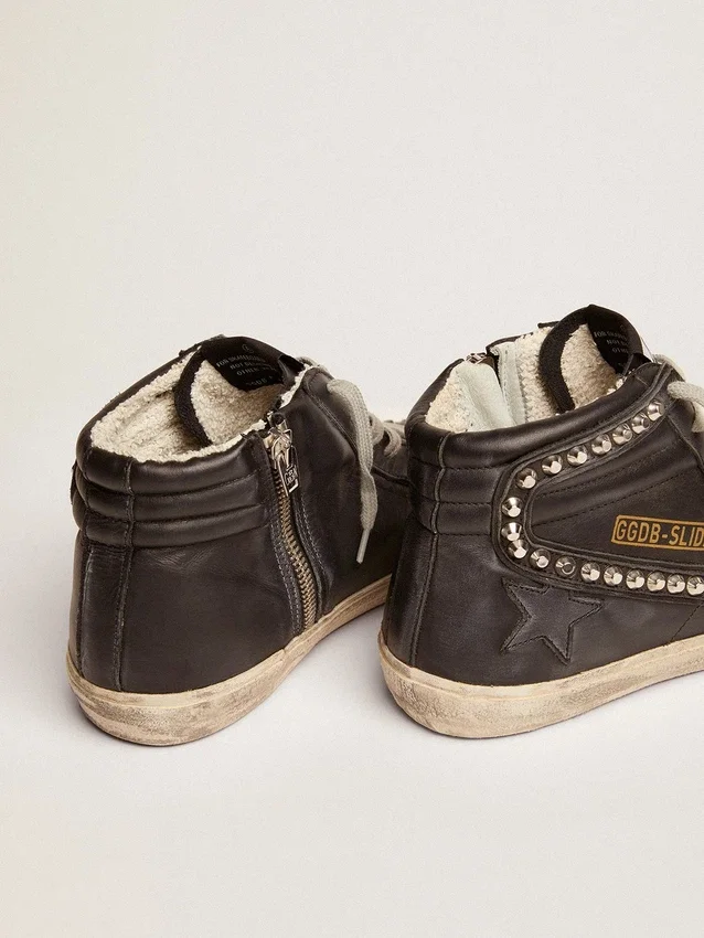 Slide para mujer negra con tachuelas
