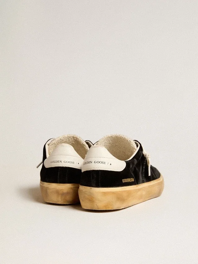 Soul Star para hombre en terciopelo negro con lengüeta de talón de cuero blanco