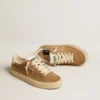 Soul Star para mujer en gamuza color camel con lengüeta y talonera de cuero blanco